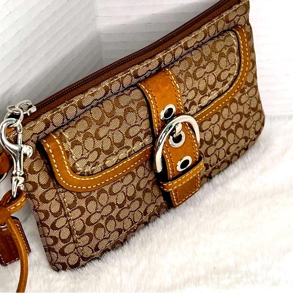 Coach Wristlet Brown Jacquard Signature Two Pockets Buckle Front - Picture 2 of 16